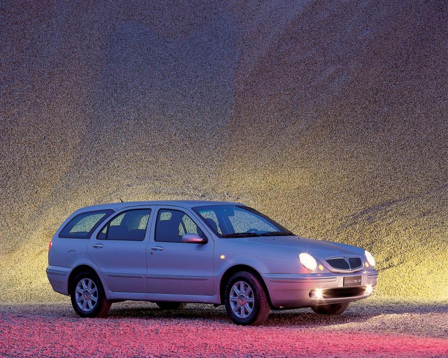  Lancia Lybra SW 1999 года  (фото 10 из 57)